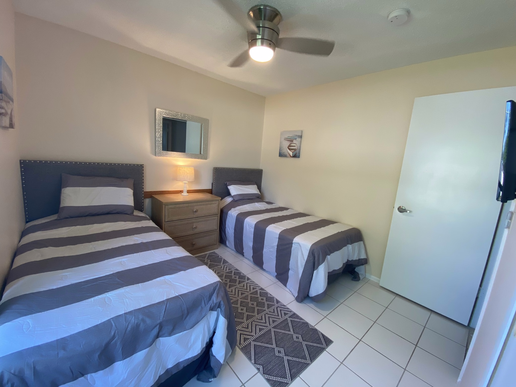Twin bedroom, reverse angle with wall TV